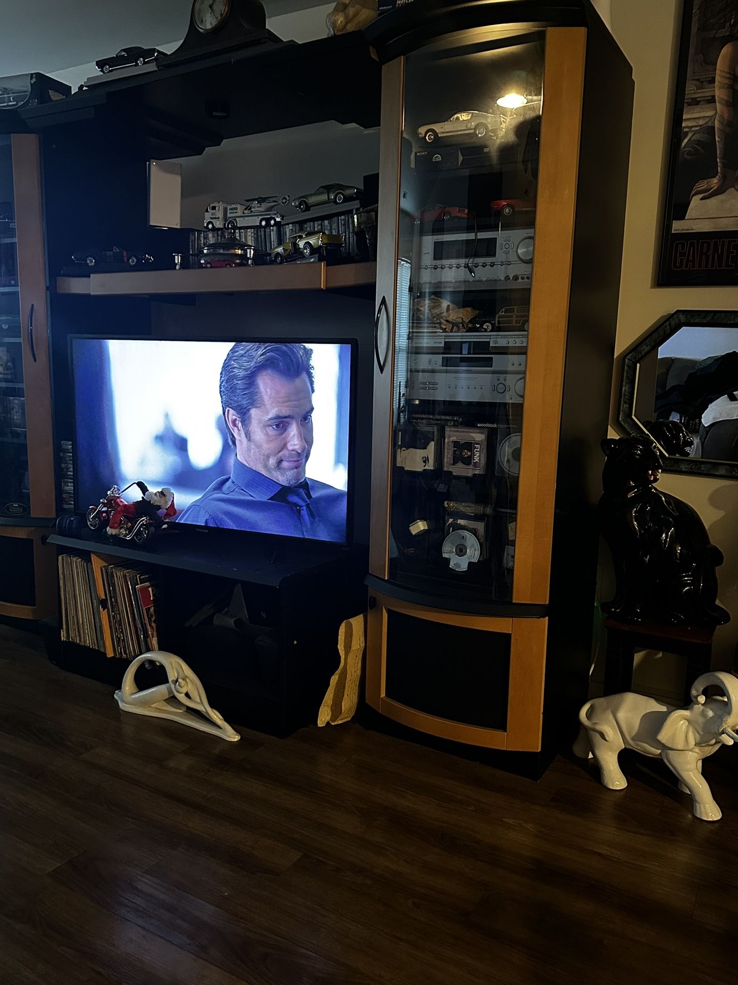 Beautiful Large; Larier Premier Home Theatre System Unit