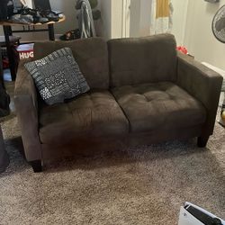 2 Loves Sits Couches 