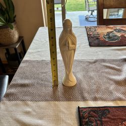 Virgin Mary Praying Statue 