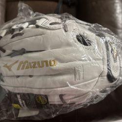 Mizuno Glove. 