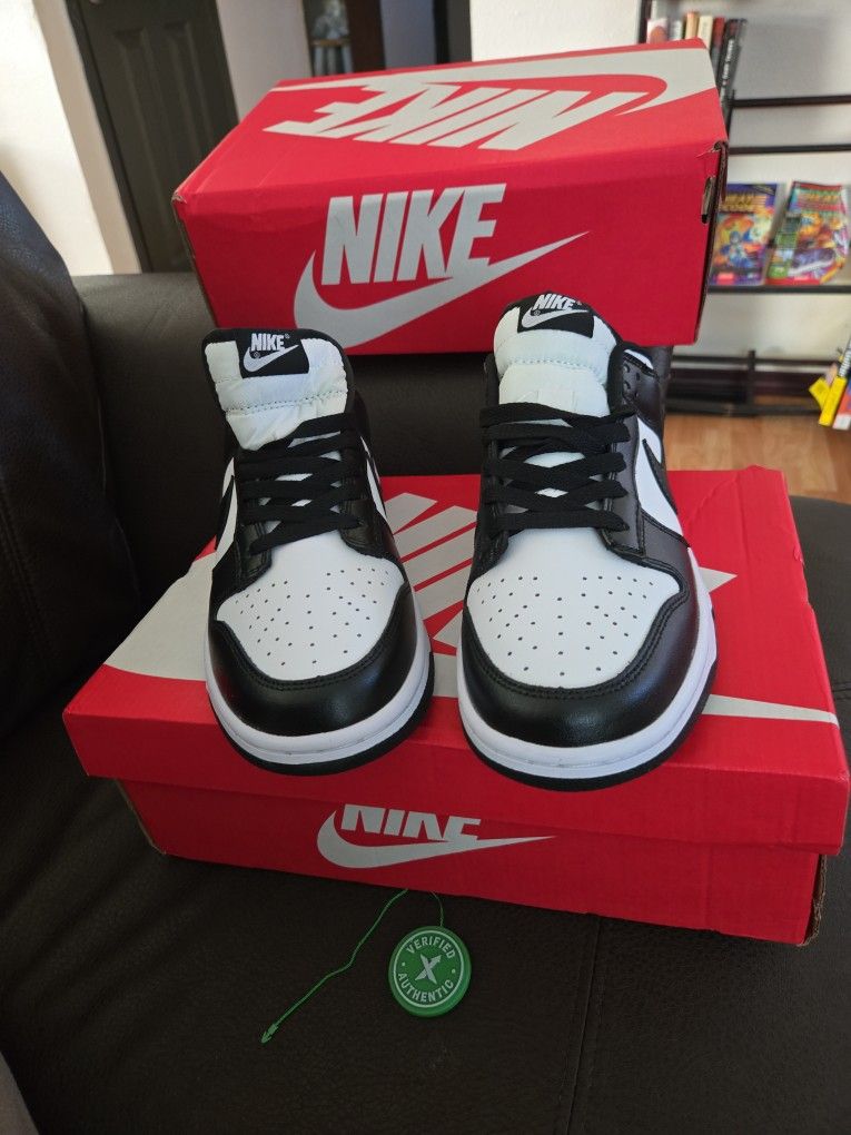 Nike Dunk Low Black :: Sz 8 Women