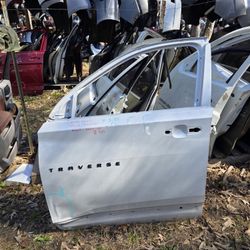 2018 - 2023 CHEVROLET CHEVY TRAVERSE FRONT LEFT DRIVER SIDE DOOR OEM