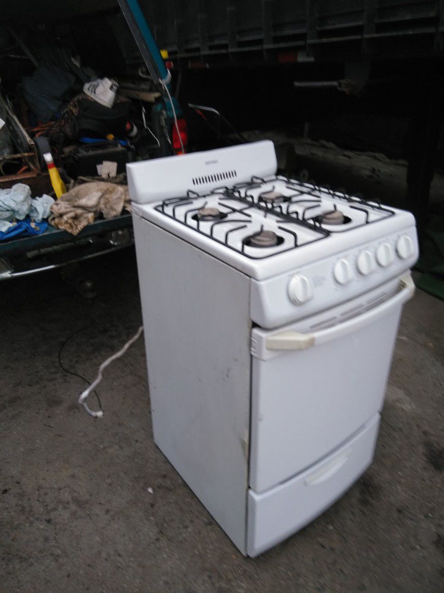 Hotpoint apartment size stove