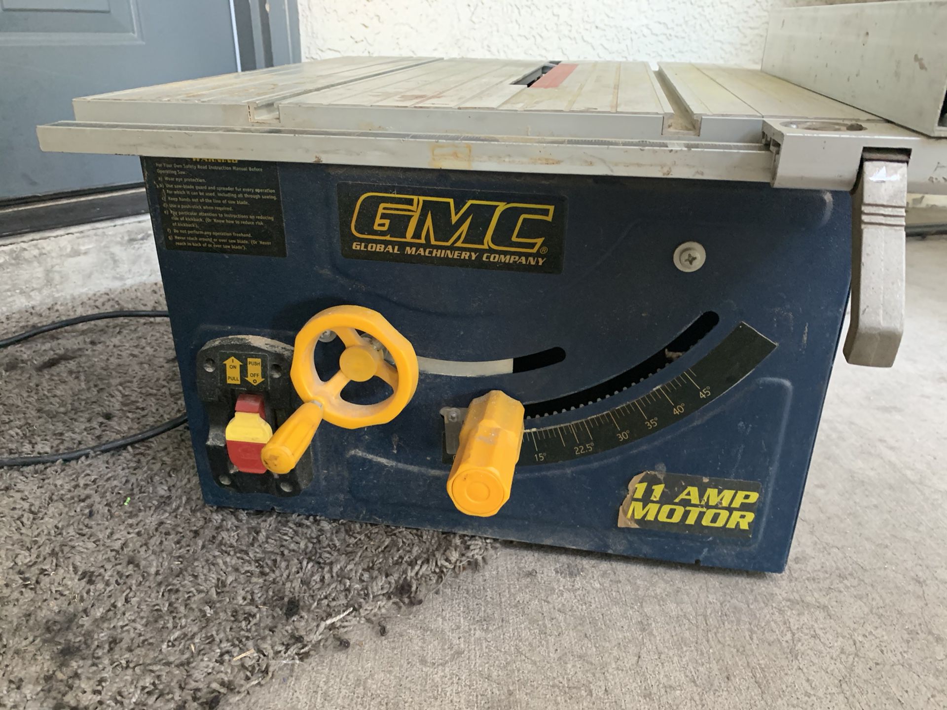 GMC 11 amp table Saw