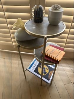 Stand with 3 round shelves