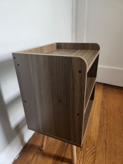 2 matching side tables