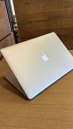 Apple MacBook Pro 15” Retina i7/16GB/500GB SSD $350