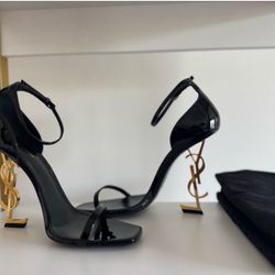 Yves Saint Laurent YSL Logo Black Heels. Size 42/9.5