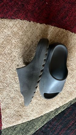 Yeazy Slides