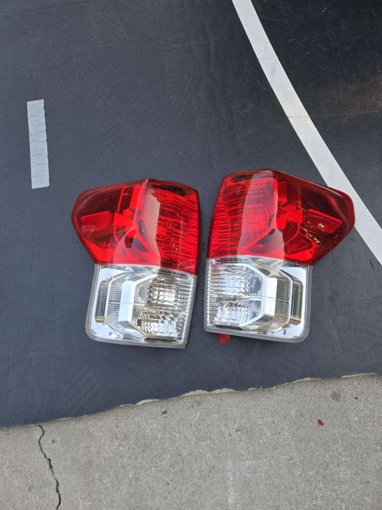 2007-2011 Toyota Tundra Rear Brake Lights