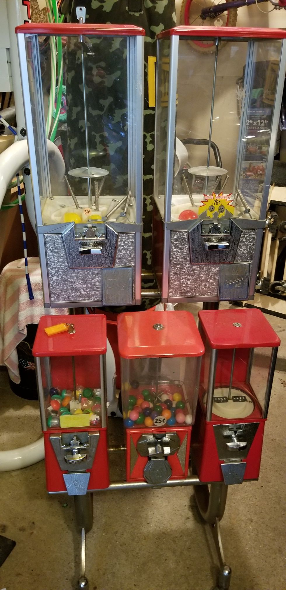 Gumball candy and toy capsule machines