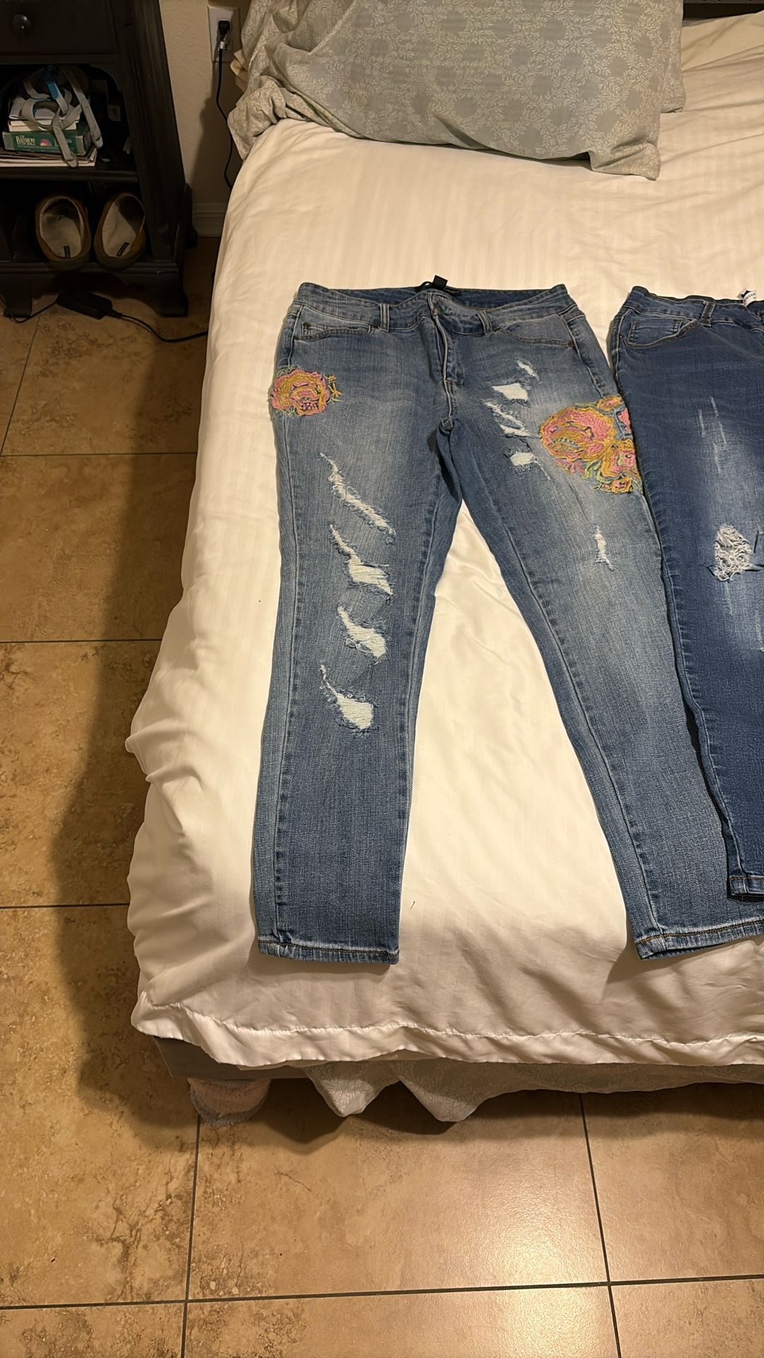 Ladies Distressed Jeans Size 14 Stretchy 