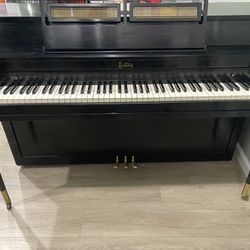 Free Black Piano In Good Condition