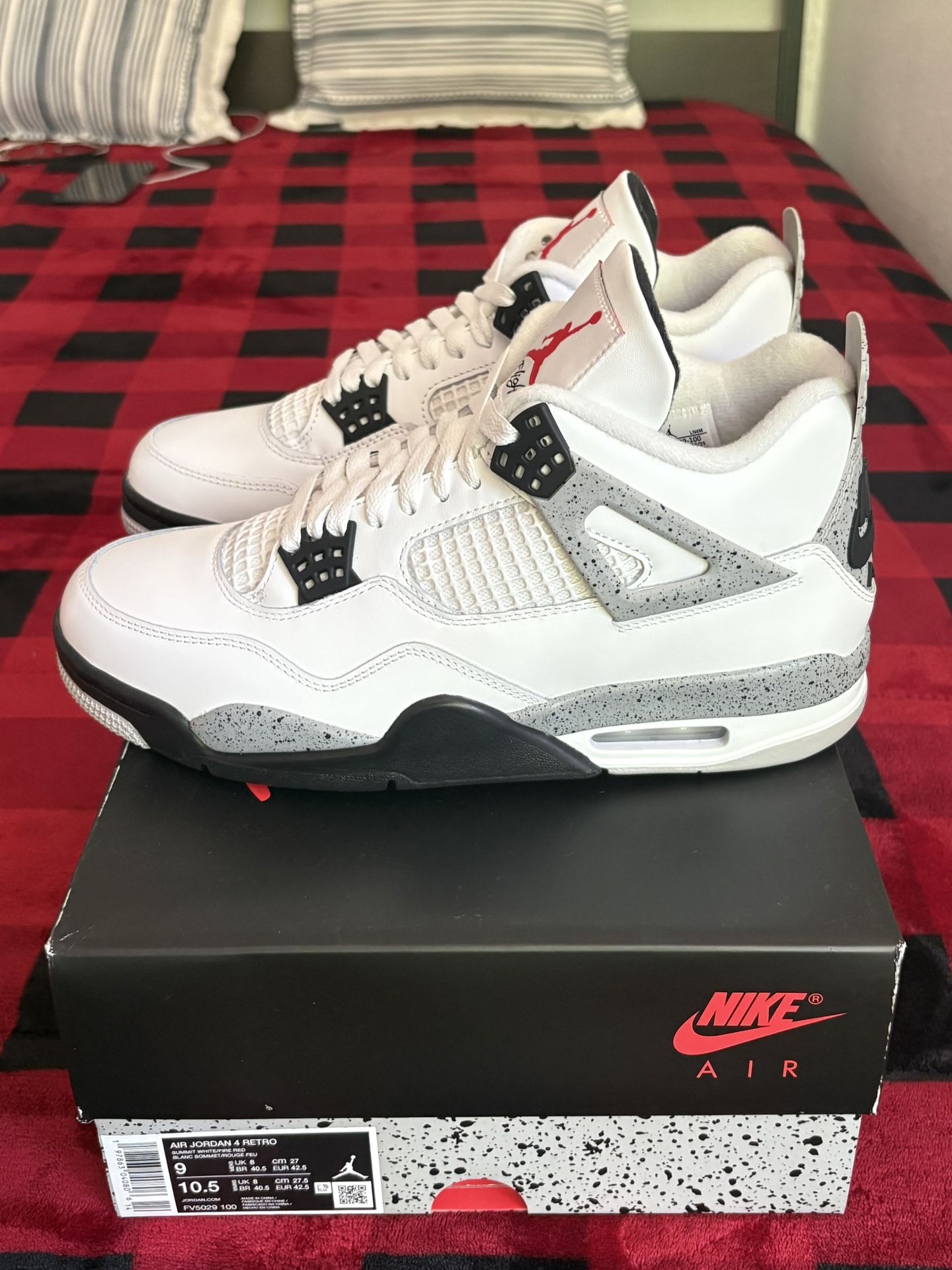 Air Jordan 4 Retro White Cement Size 9