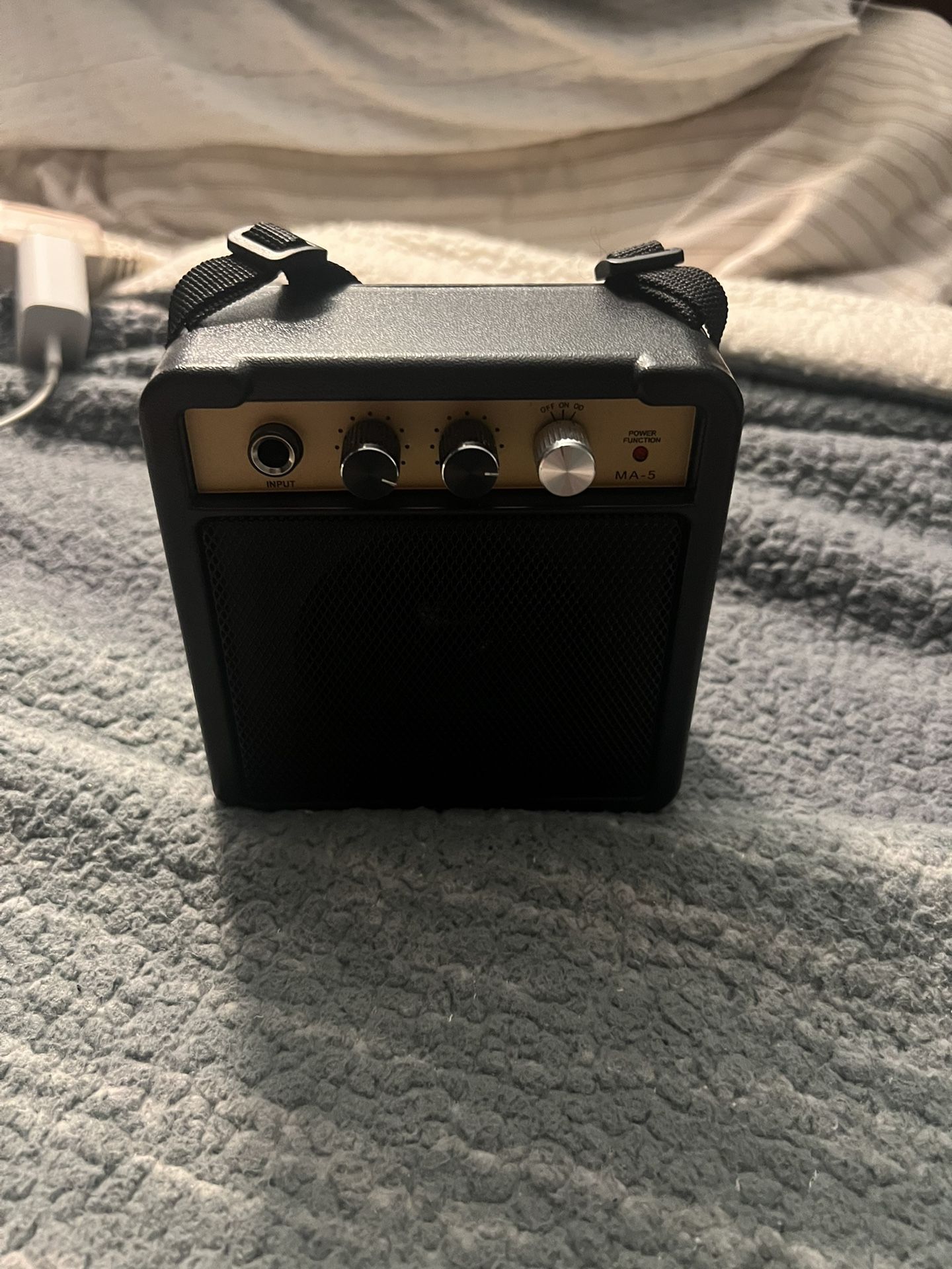 Mini Guitar Amplifier Amp Speaker 5W with 6.35mm Input 1/4 Inch Headphone Output Supports Volume Tone Adjustment