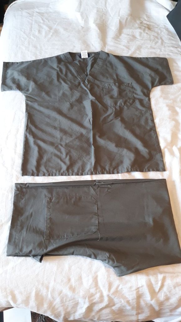 Medical nursing scrubs. Mens small