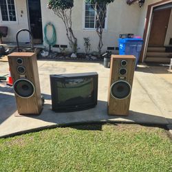 Pink Bunkbed And 2 Yamaha140watt Speakers and old school JVC TV