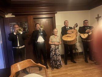 Vihuela Y Mariachi 