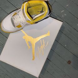 Jordan 4 