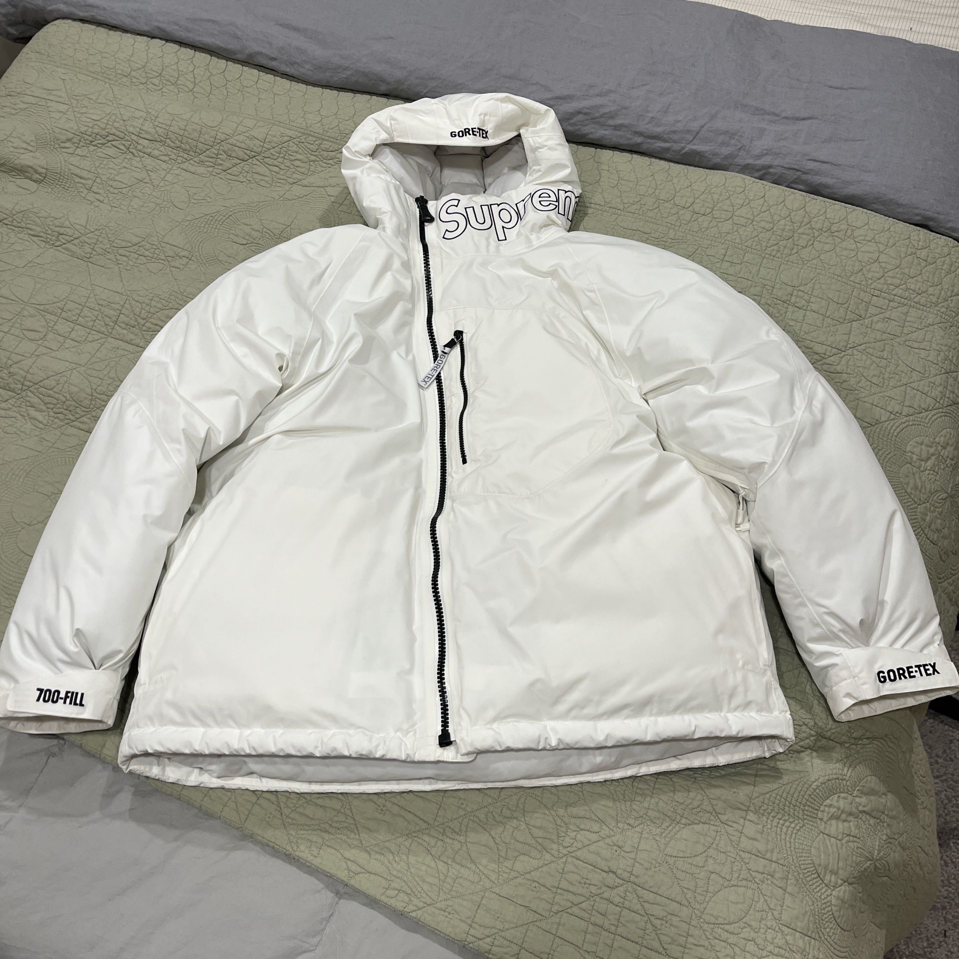 Supreme Jacket Gore-tex 700 Fill Down White