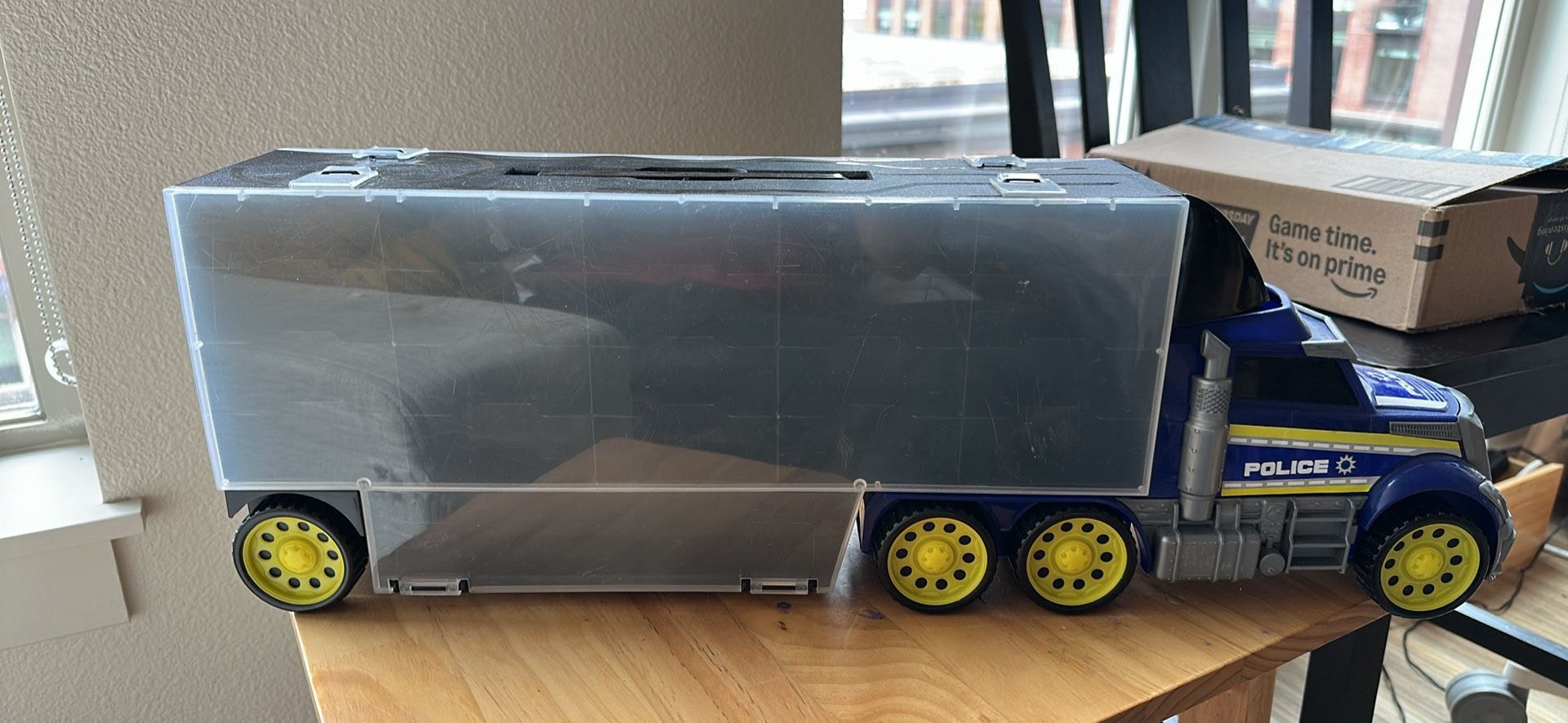 Polices Truck to store matchbox/hotwheels car