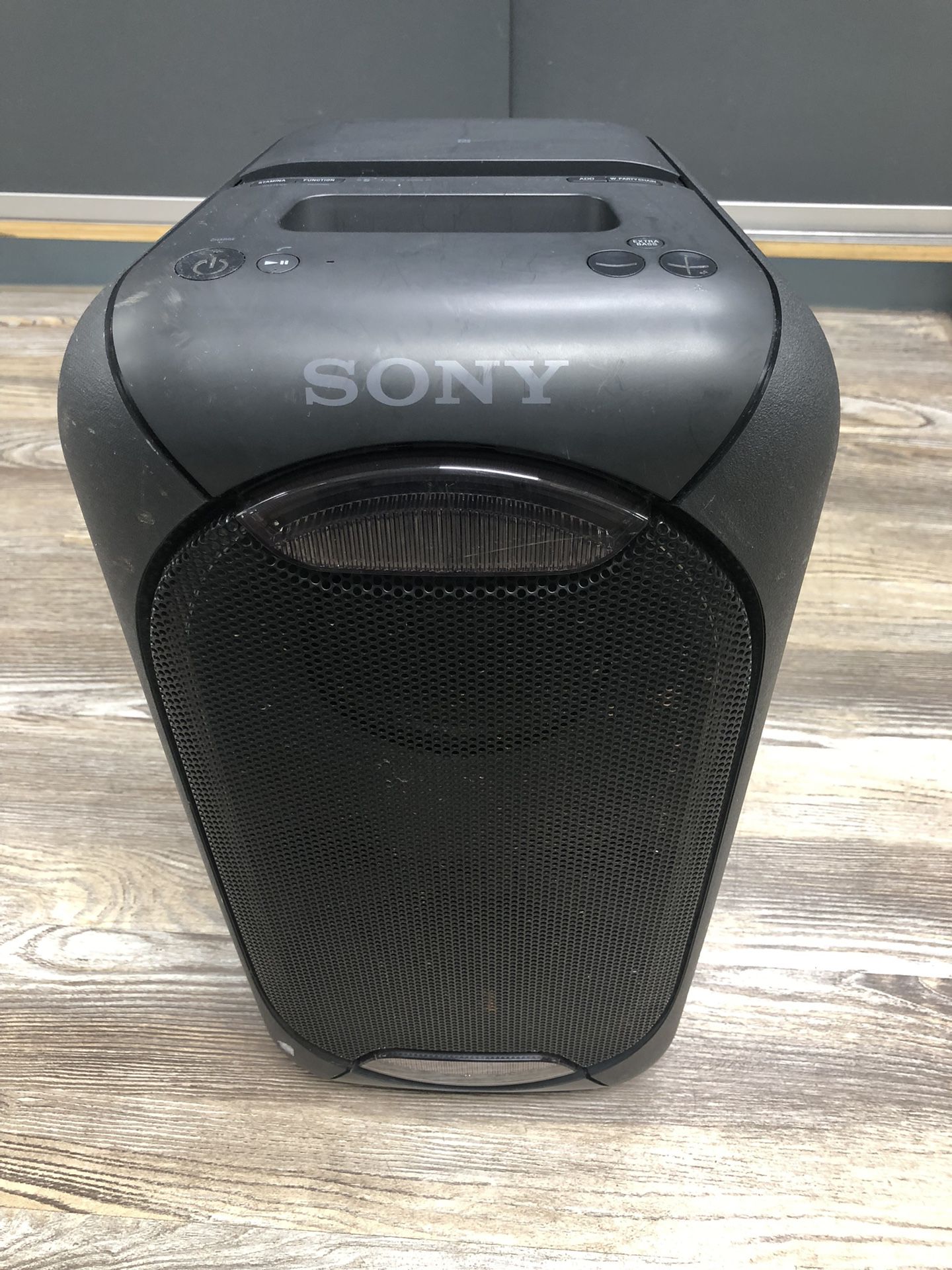 SONY XB60 EXTRA BASS HIGH POWER AUDIO SYSTEM WITH BUILT IN BATTERY WORKS GREAT