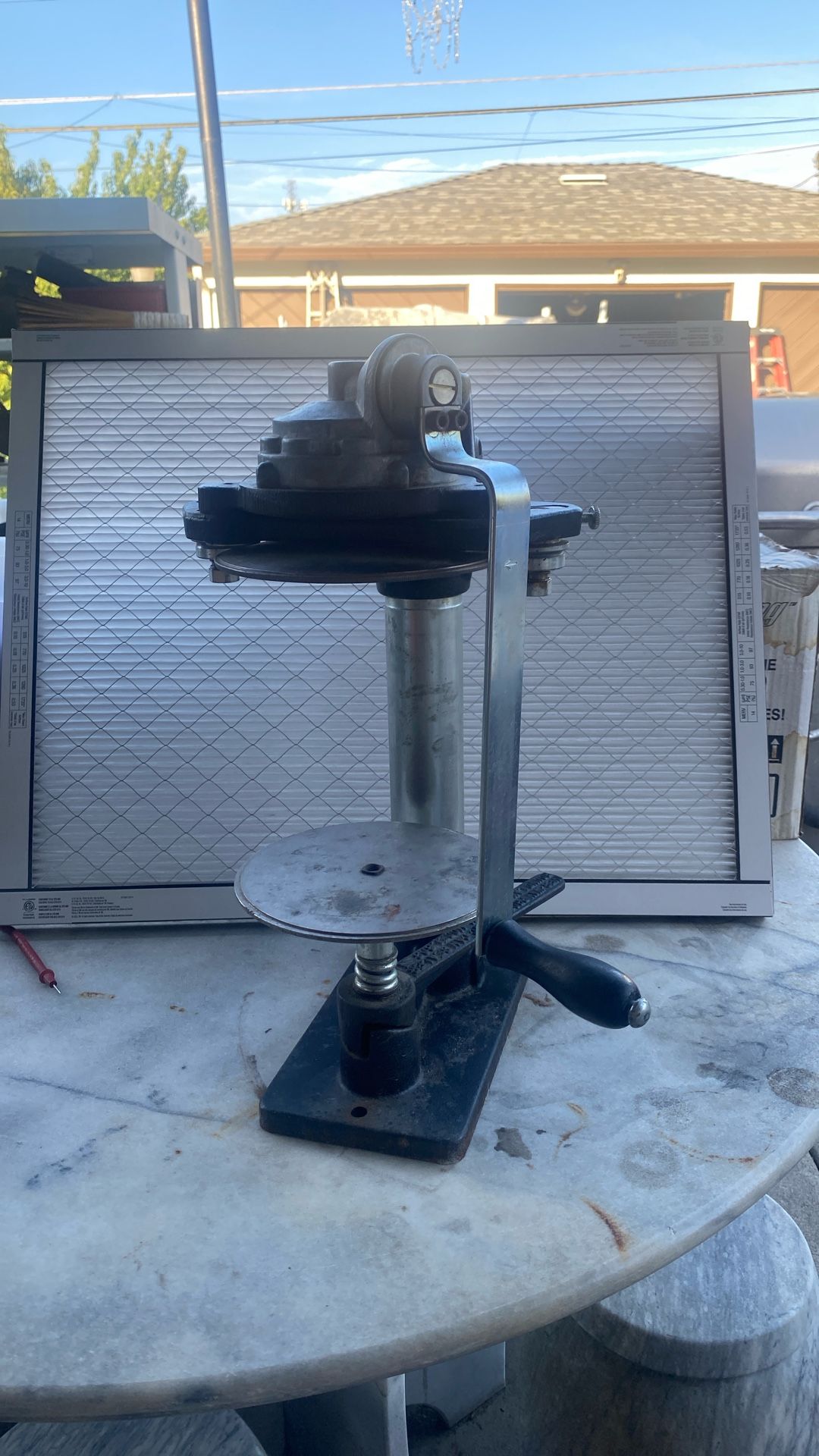 Can Sealer