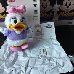 Pop Mart Mickey Family Cute Together Keychain ( Daisy duck )