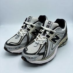 New Balance .Size Men8/women9.5 