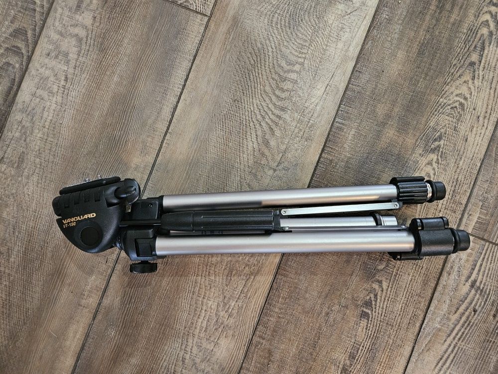 Vanguard VT-150 tripod
