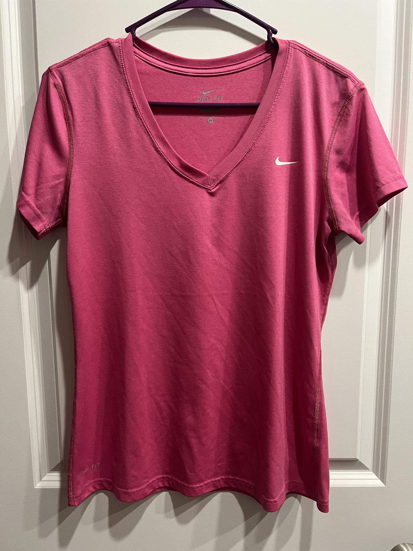 Nike Dri Fit Women's Size M T Shirt Short Sleeve Pink Polyester