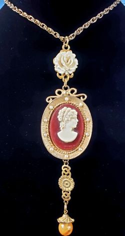 $18. Vintage Cameo cascading rose goldtone necklace. Necklace is 20 inches. Pendant is 6 inches.