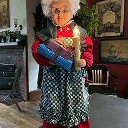 Vintage Mrs Claus With Presents And Candle Working Perfectly