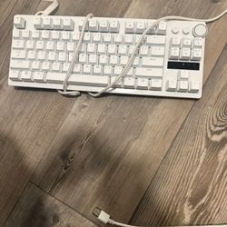 White Mechanical Keyboard w/ Volume Knob – Clean, Great Condition huntsman