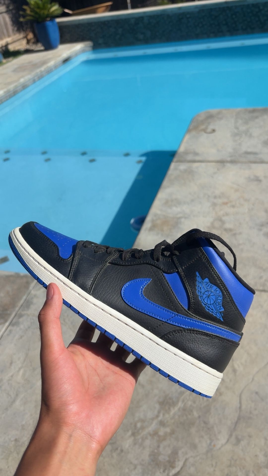 Jordan 1 Mid Hyper Royal