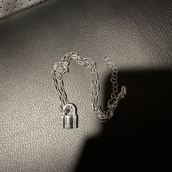 Necklace w/ Lock Pendant 