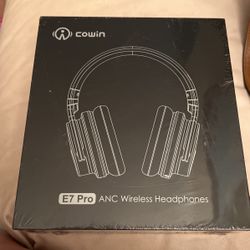 Wireless Bluetooth Headphones Cowin E7 Noise Cancelling W/Carrying Pouch - NEW