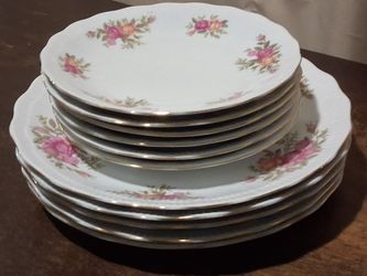 Elegant Polish Fine China Plate – Classic European Craftsmanship, Decorative or Dining Use