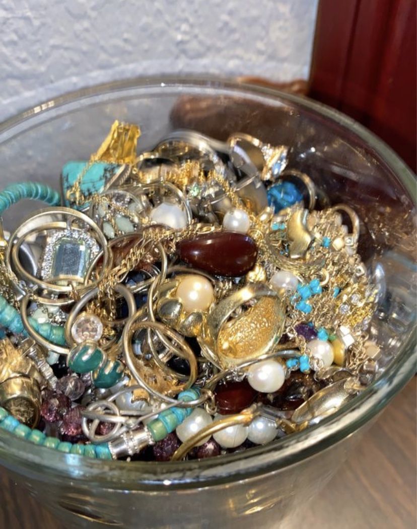 BIG JEWERLY JAR COMPLETE PIECES