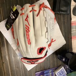 Mizuno MVP Prime SE Fastpitch Softball Glove 12.00" - White Red.  Special Edition Series Pro style smooth leather offers the perfect balance of softne