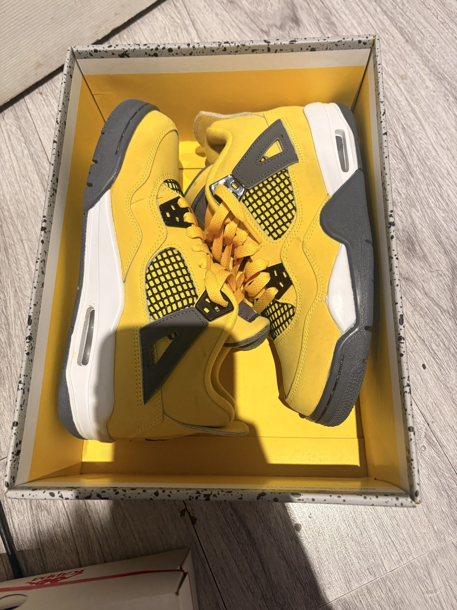 Air Jordan retro 4 Lightning