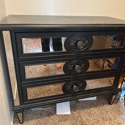 Mirrored 3 Drawer Dresser