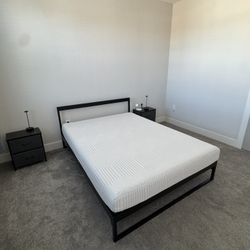 Queen Bed With Frame 