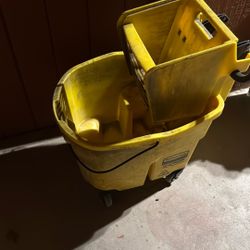 Rubber Maid Moo Bucket It’s Works Great Just A Little Dirty