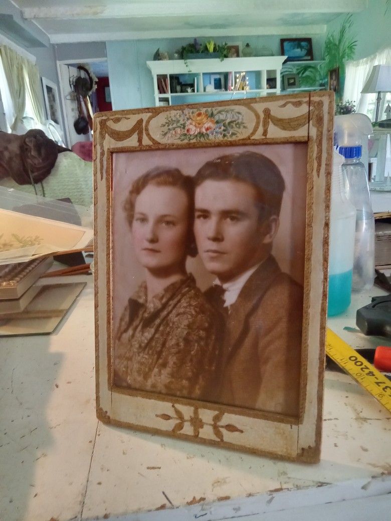 Antique 1890's 8x10 Hamdpainted 10k Go L d On Wood Stand Up Pictuŕeframe