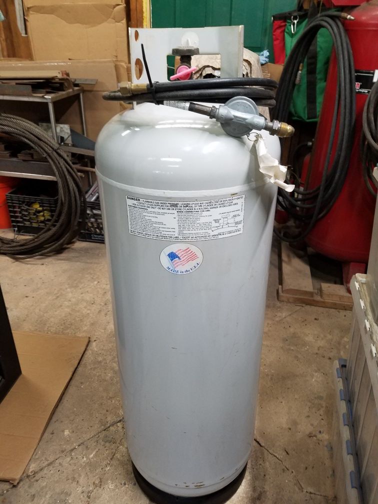 PRO COM ML300TBA Propane Heater with 100lb Tank and Gas for Sale in  Pennsburg, PA - OfferUp
