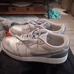 Jordan ones retro low OG metallic silver ...slightly used...size 4y
