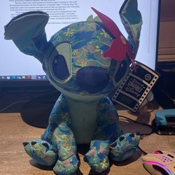 Stitch crashes Disney Little Mermaid