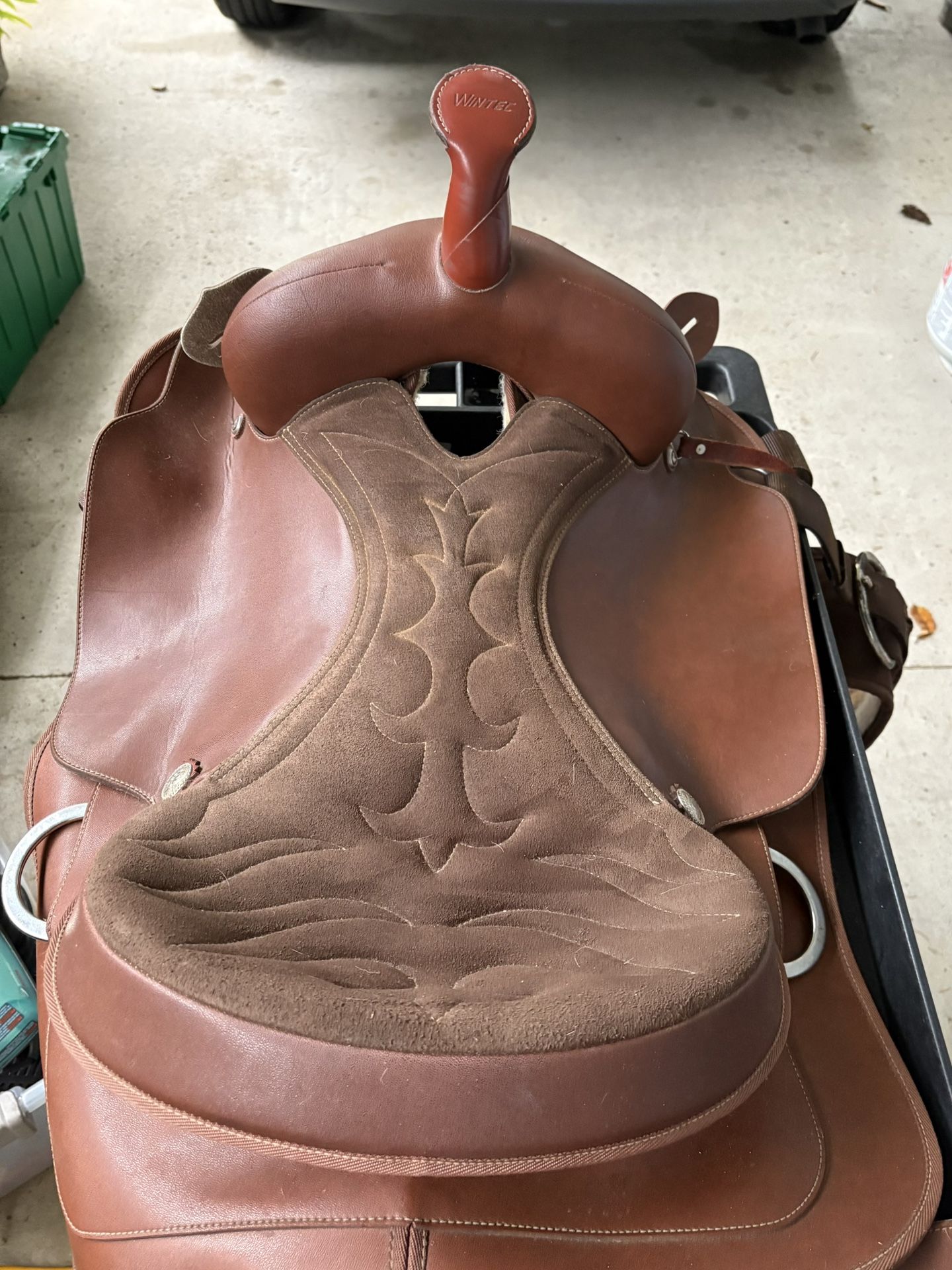 Wintec Faux Leather Lightweight Saddle With Stirrup Straps And Cinch