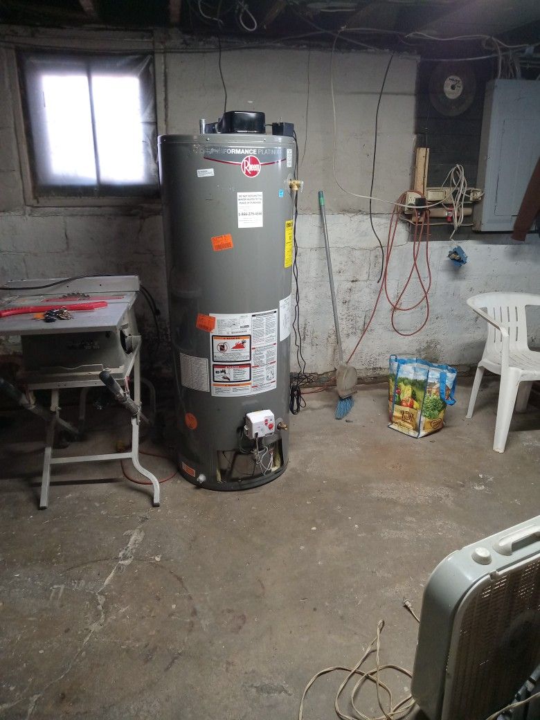 50 Gallon Hot Water Tank Like New